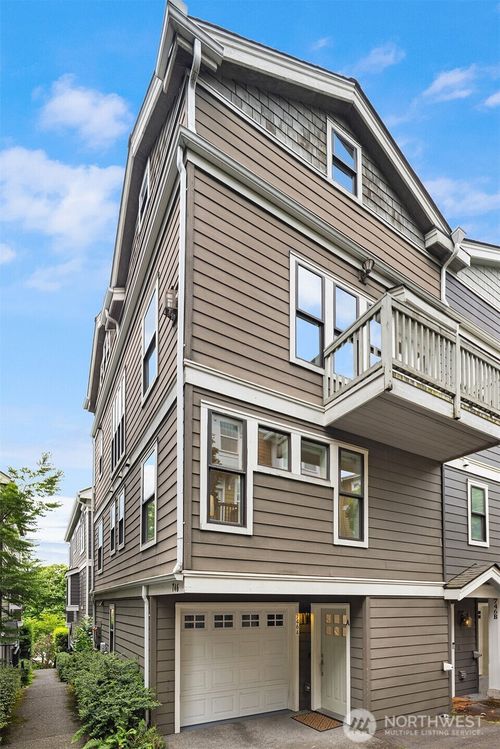 a-746 Boylston Avenue E, Seattle, WA, 98102 | Card Image