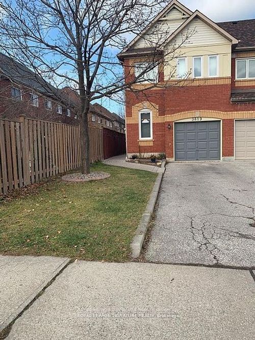3819 Allcroft Rd, Mississauga, ON, L5N7E1 | Card Image