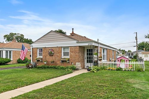 2702 Calwagner St, Franklin Park, IL, 60131-3302 | Card Image