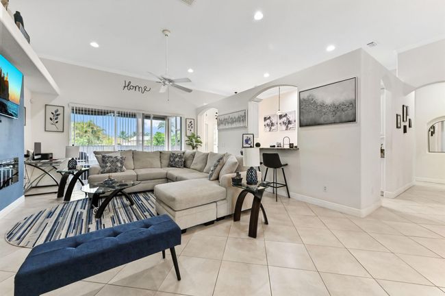 2450 Sw Summit St, House other with 3 bedrooms, 2 bathrooms and null parking in Port Saint Lucie FL | Image 10