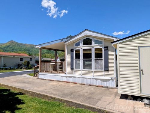 29 Polka Ln, Waynesville, NC, 28785-9554 | Card Image