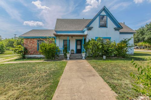 700 N 3rd St, Mcgregor, TX, 76657-1108 | Card Image