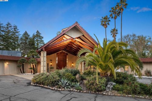4584 Ewing Rd, Castro Valley, CA, 94546-1014 | Card Image