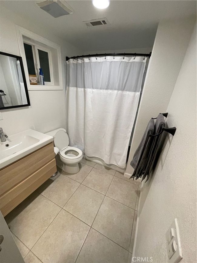 Bathroom downstairs | Image 9