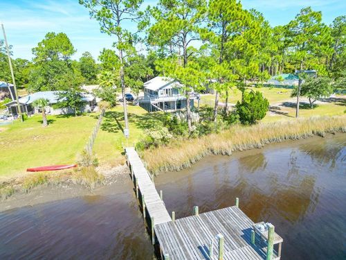 425 River Rd, Carrabelle, FL, 32322-5022 | Card Image