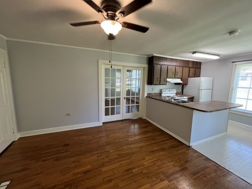 437 E Jefferson St, Pulaski, TN, 38478-2902 | Card Image