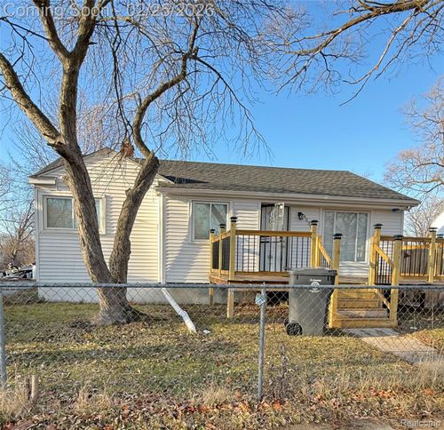 4539 Trumbull Dr, Flint, MI, 48504-3758 | Card Image