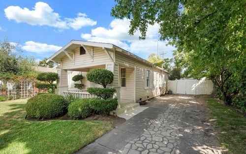 511 E Locust St, Lodi, CA, 95240-2323 | Card Image