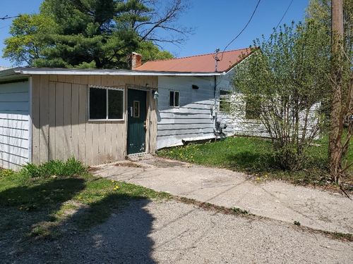 312 Brown St, Edmore, MI, 48829-9611 | Card Image