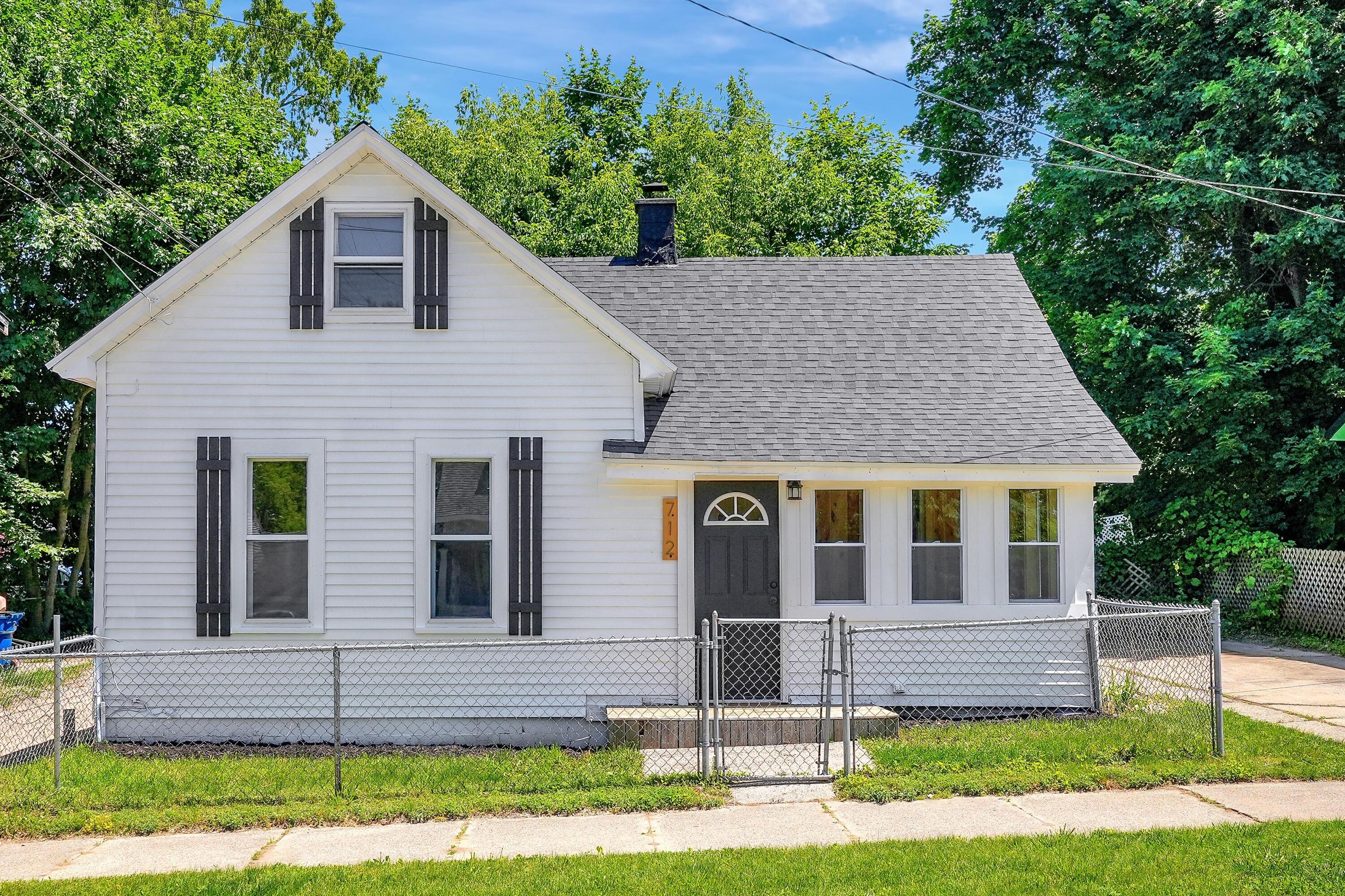 Simon St, Cadillac, MI 49601