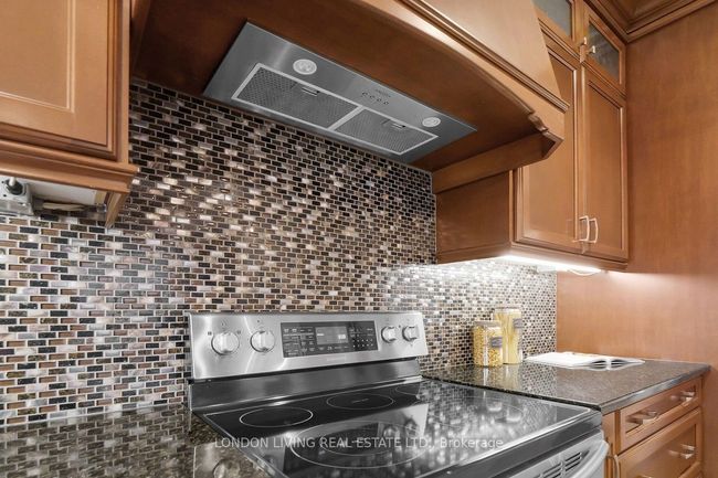2820 Devon Rd, House other with 4 bedrooms, 3 bathrooms and 4 parking in London ON | Image 11