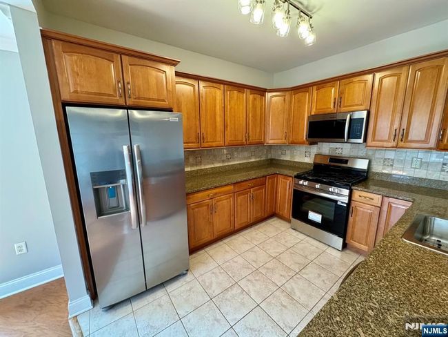 7207 Ravenscroft Rd, Condo with 2 bedrooms, 2 bathrooms and null parking in Clifton NJ | Image 15