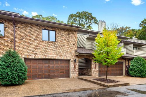 5546 Village Dr, Edina, MN, 55439-1946 | Card Image