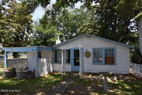 404 Third St N, Carolina Beach, NC, 28428-4864 | Card Image
