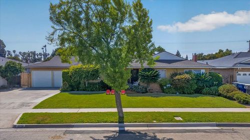5521 N Callisch Avenue, Fresno, CA, 93710 | Card Image