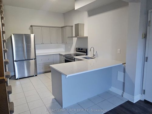 6-56 Queen St N, Bolton, ON, L7E1B9 | Card Image
