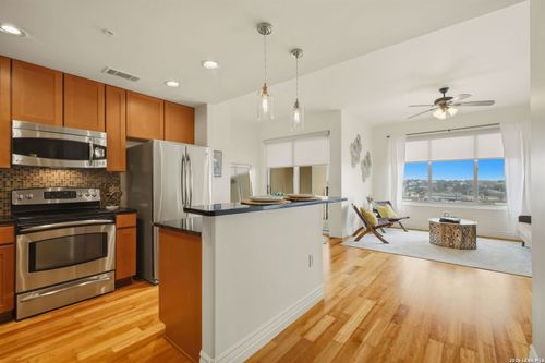 apt-804-215 Center St, San Antonio, TX, 78202-2764 | Card Image