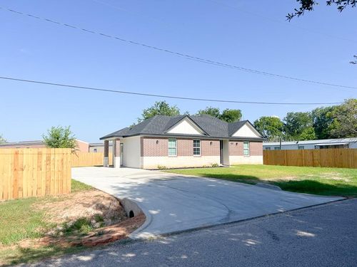 1203 Smith St, Navasota, TX, 77868-2025 | Card Image