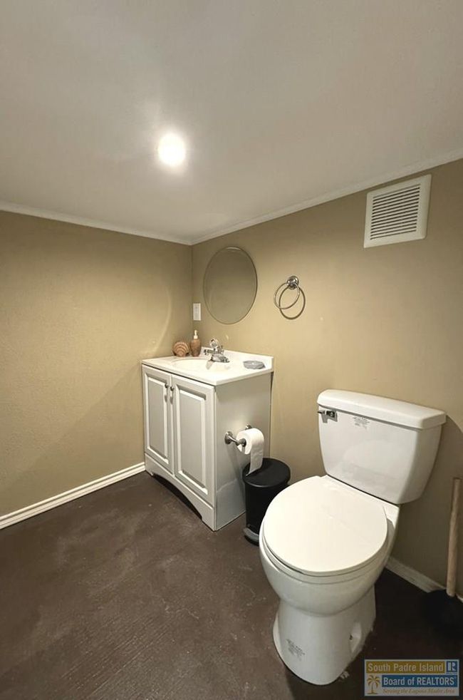 502 W Clam Cir, House other with 2 bedrooms, 3 bathrooms and null parking in Port Isabel TX | Image 56