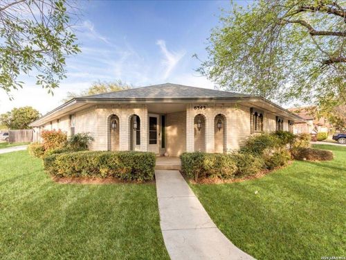 6343 Pickering Dr, Leon Valley, TX, 78238-2338 | Card Image