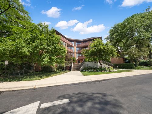 c-203-706 Waukegan Road, Glenview, IL, 60025 | Card Image