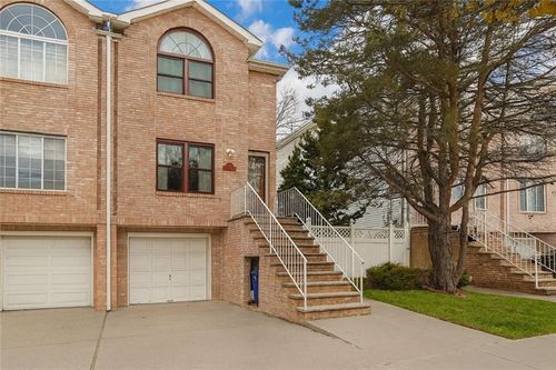 111 Elmbank St, Staten Island, NY, 10312-6022 | Card Image