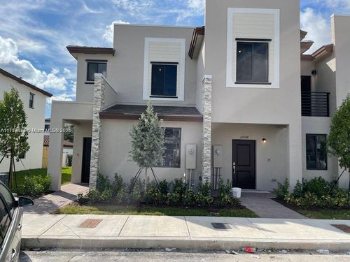 21038 Ne 8th Ave, Miami, FL, 33179-1377 | Card Image