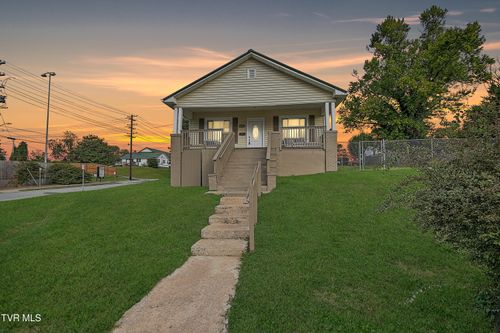 1101 E Fairview Ave, Johnson City, TN, 37601-3503 | Card Image