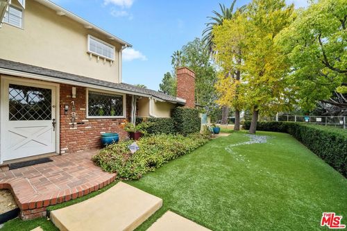 15901 Junaluska Way, Pacific Palisades, CA, 90272-3443 | Card Image