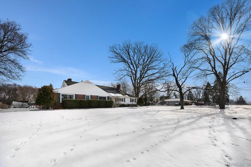 45420 Grant Park, Utica, MI, 48317 | Card Image