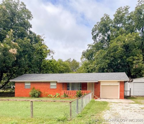 215 N Division St, Konawa, OK, 74849-2237 | Card Image