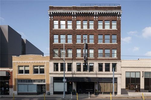 3s-1904 Main St, Kansas City, MO, 64108-2321 | Card Image