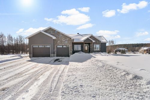 211 Lion Head Dr, Pakenham, ON, K0A2X0 | Card Image