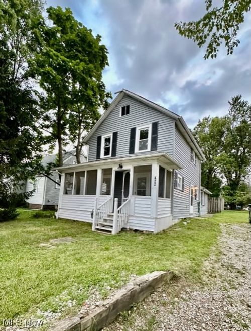 422 W Smith Rd, Medina, OH, 44256-2355 | Card Image