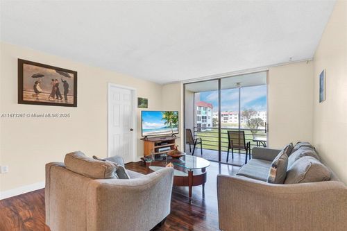 apt-209-2951 E Sunrise Lakes Dr, Sunrise, FL, 33322-1709 | Card Image