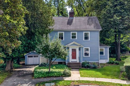 7 Dexter Road, Wellesley, MA, 02482 | Card Image