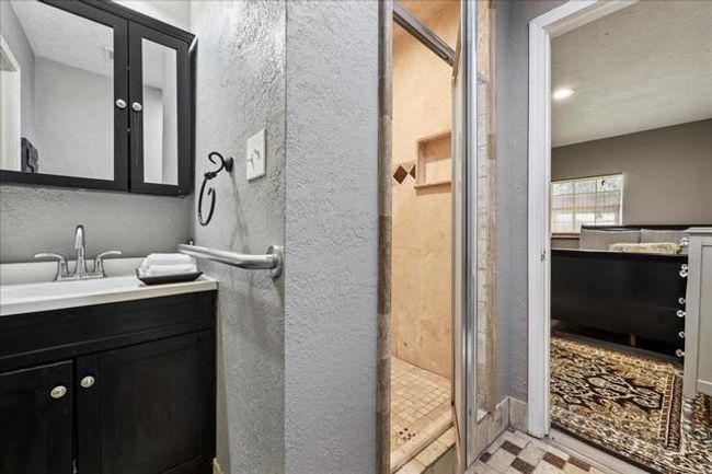 3231 Charles Ave, House other with 3 bedrooms, 2 bathrooms and 2 parking in Groves TX | Image 32
