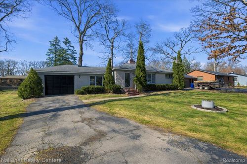 1389 Bielby St, Waterford, MI, 48328-1307 | Card Image