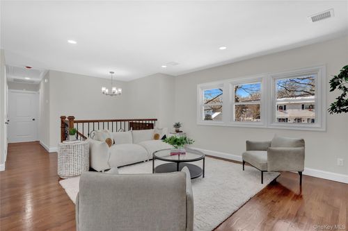 3 Jayne Ave, Huntingtn Sta, NY, 11747-1211 | Card Image