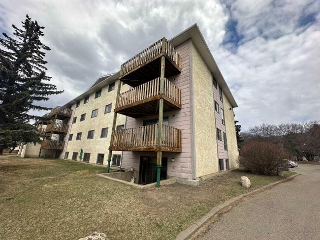 219 - 7801 98 Street, Home with 3 bedrooms, 1 bathrooms and 1 parking in Peace River AB | Image 1
