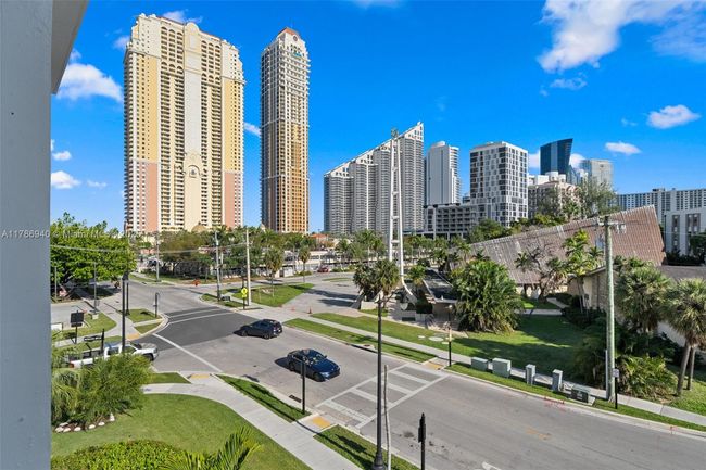 APT-402 - 17800 Atlantic Blvd, Condo with 1 bedrooms, 2 bathrooms and null parking in Sunny Isles Beach FL | Image 17