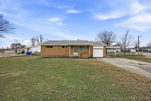 912 N Brady Dr, Hominy, OK, 74035-1596 | Card Image