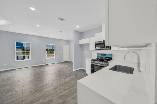 1107 W 2 Nd St, House other with 3 bedrooms, 2 bathrooms and 2 parking in Freeport TX | Image 29