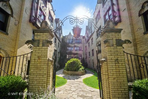 3e-5653 N Spaulding Ave, Chicago, IL, 60659-3648 | Card Image