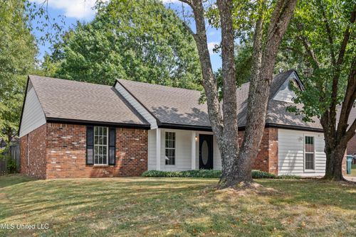 111 Floyd Cir, Senatobia, MS, 38668-2453 | Card Image