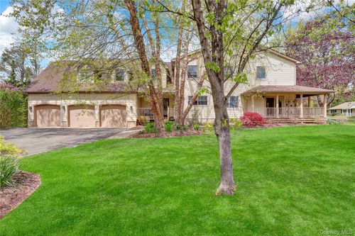 26 Peachtree Ln, Mount Sinai, NY, 11766-1819 | Card Image