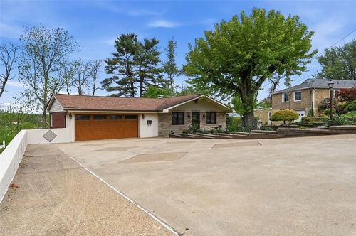 226 Williamsburg Dr, Monroeville, PA, 15146-1716 | Card Image