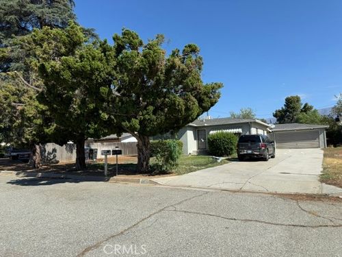 1425 W Hays St, Banning, CA, 92220-4368 | Card Image