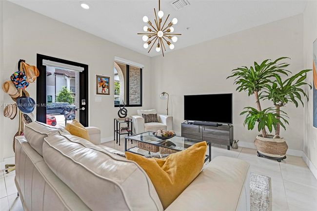 4690 Nw 84 Th Ave, Townhouse with 3 bedrooms, 5 bathrooms and null parking in Doral FL | Image 8