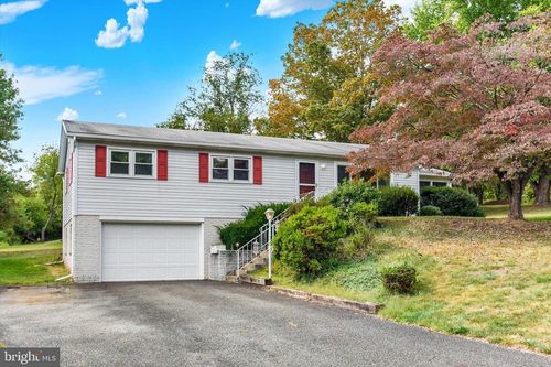 1670 Hicks Dr, DAUPHIN, PA, 17018-9737 | Card Image